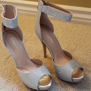 Sliver "Dream Pairs" Heels